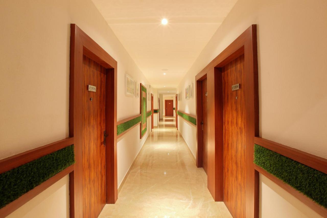 Park Residency Koothattukulam Kuttāttukulam Exteriör bild